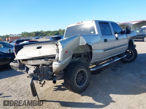 ✅ 2006 Chevrolet Silverado 2500HD LT1 • VIN: 1GCHK23236F107510 • Лот: 43625991. Опубликован ранее на IAAI с пробегом 420 541 миль. Бесплатный доступ к архиву аукционных продаж из США и подробный отчёт об истории автомобиля на DreamBid. Изображение 4.