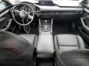 ✅ 2020 Mazda 3 Select • VIN: JM1BPACL1L1174285 • Lot: 71471485. Wystawiony na Copart z przebiegiem 56 899 mil. Bezpłatny archiwum sprzedaży aukcyjnych z USA i szczegółowy raport historii pojazdu na DreamBid. Zdjęcie 8.