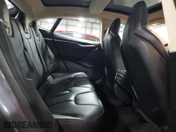 ✅ 2014 Tesla Model S 60 • VIN: 5YJSA1H15EFP49071 • Lot: 89898625. Wystawiony na Copart z przebiegiem 171 150 mil. Bezpłatny archiwum sprzedaży aukcyjnych z USA i szczegółowy raport historii pojazdu na DreamBid. Zdjęcie 10.