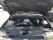 2005 Chevrolet Silverado 1500 LS z VIN 1GCEK19T35E177042, wystawiony jako Copart lot #70956164 z przebiegiem 84 434 mil mil oraz Czysty tytuł • Clean title. Historia ofert i sprzedaży dostępna na DreamBid. Obrazek 11.