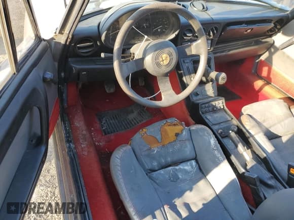 ✅ 1986 Alfa Romeo Spider Veloce • VIN: ZARBA5419G1040612 • Lot: 42347965. Listed on Copart with 84,485 mi. Free auction sales archive from the USA and detailed vehicle history report at DreamBid. Image 8.