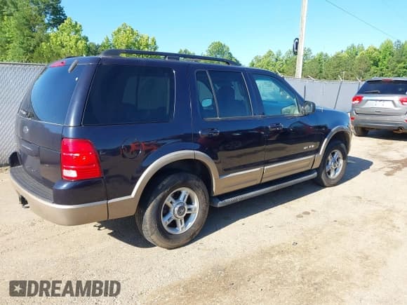 ✅ 2002 Ford Explorer Eddie Bauer • VIN: 1FMZU64W62ZB37029 • Lot: 42318856. Wystawiony na IAAI z przebiegiem 234 087 mil. Bezpłatny archiwum sprzedaży aukcyjnych z USA i szczegółowy raport historii pojazdu na DreamBid. Zdjęcie 4.