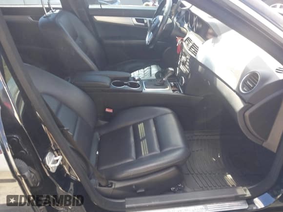 ✅ 2013 Mercedes-Benz C 250 Sport • VIN: WDDGF4HB5DA827184 • Лот: 42331098. Опубликован ранее на IAAI с пробегом 172 158 миль. Бесплатный доступ к архиву аукционных продаж из США и подробный отчёт об истории автомобиля на DreamBid. Изображение 5.