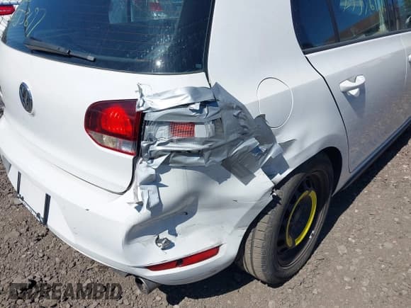 ✅ 2010 Volkswagen Golf GTI • VIN: WVWGV9AJ1AW234755 • Lot: 42002774. Listed on IAAI with Not provided. Free auction sales archive from the USA and detailed vehicle history report at DreamBid. Image 6.