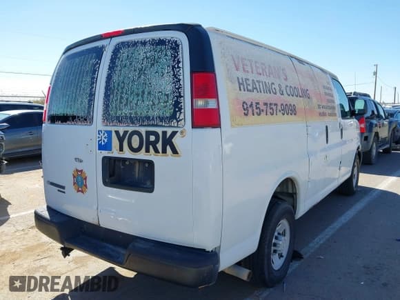 ✅ 2013 Chevrolet Express Cargo • VIN: 1GCWGFFA0D1114704 • Lot: 43574992. Wystawiony na IAAI z przebiegiem 214 816 mil. Bezpłatny archiwum sprzedaży aukcyjnych z USA i szczegółowy raport historii pojazdu na DreamBid. Zdjęcie 4.