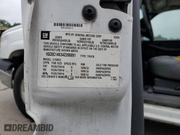 2004 Chevrolet Silverado 1500 z VIN 1GCEC14X34Z286891, wystawiony jako Copart lot #59973855 z przebiegiem 358 618 mil mil oraz Czysty tytuł • Clean title. Historia ofert i sprzedaży dostępna na DreamBid. Obrazek 12.