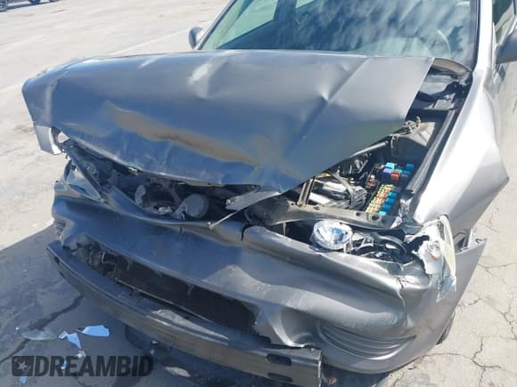 ✅ 2005 Toyota Camry LE • VIN: 4T1BE32K35U633744 • Lot: 43418412. Wystawiony na IAAI z przebiegiem 149 999 mil. Bezpłatny archiwum sprzedaży aukcyjnych z USA i szczegółowy raport historii pojazdu na DreamBid. Zdjęcie 6.