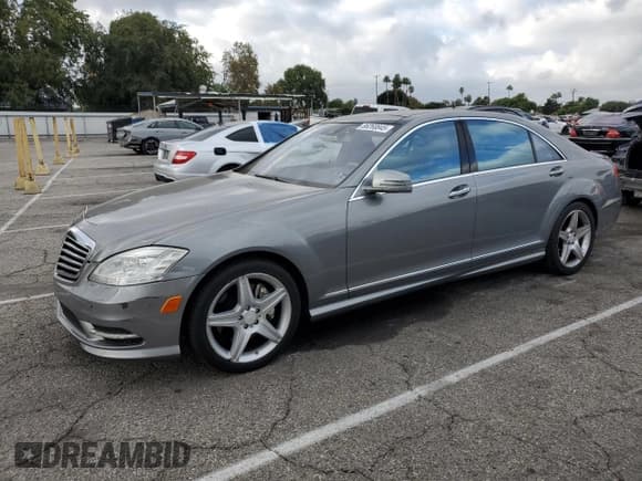 ✅ 2011 Mercedes-Benz S 550 • VIN: WDDNG7BB0BA412785 • Lot: 86260845. Wystawiony na Copart z przebiegiem 137 748 mil. Bezpłatny archiwum sprzedaży aukcyjnych z USA i szczegółowy raport historii pojazdu na DreamBid. Zdjęcie 1.
