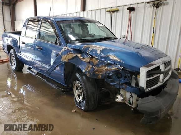 2006 Dodge Dakota ST z VIN 1D7HE28K06S598762, wystawiony jako Copart lot #55126075 z przebiegiem 175 492 mil mil oraz Szkoda całkowita • Salvage title. Historia ofert i sprzedaży dostępna na DreamBid. Obrazek 4.