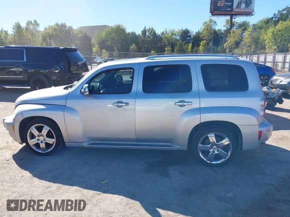 2011 Chevrolet HHR 2LT z VIN 3GNBACFU3BS549406, wystawiony jako IAAI lot #43485471 z przebiegiem 188 882 mil mil oraz . Historia ofert i sprzedaży dostępna na DreamBid. Obrazek 14.