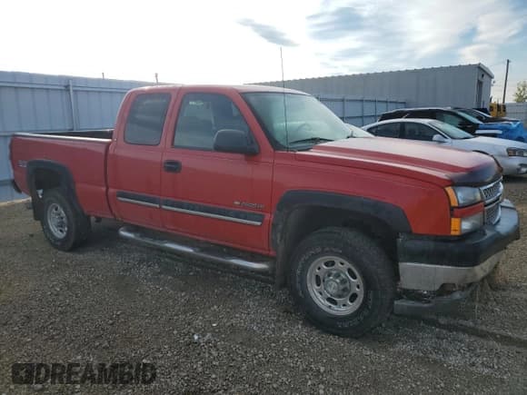 ✅ 2005 Chevrolet Silverado 2500HD LS • VIN: 1GCHK29U75E314382 • Lot: 90525575. Wystawiony na Copart z przebiegiem 97 526 mil. Bezpłatny archiwum sprzedaży aukcyjnych z USA i szczegółowy raport historii pojazdu na DreamBid. Zdjęcie 4.