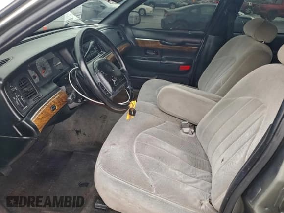 ✅ 1998 Mercury Grand Marquis GS • VIN: 2MEFM74W8WX653299 • Lot: 92753585. Wystawiony na Copart z przebiegiem 129 393 mil. Bezpłatny archiwum sprzedaży aukcyjnych z USA i szczegółowy raport historii pojazdu na DreamBid. Zdjęcie 7.