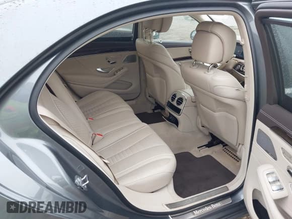 ✅ 2019 Mercedes-Benz S 560 • VIN: WDDUG8GB7KA463940 • Lot: 43038665. Wystawiony na IAAI z przebiegiem 34 901 mil. Bezpłatny archiwum sprzedaży aukcyjnych z USA i szczegółowy raport historii pojazdu na DreamBid. Zdjęcie 8.