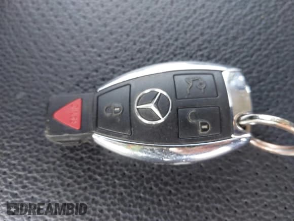 ✅ 2012 Mercedes-Benz C 300 Sport • VIN: WDDGF8BB6CA698564 • Лот: 43651953. Опубликован ранее на IAAI с пробегом Не указан. Бесплатный доступ к архиву аукционных продаж из США и подробный отчёт об истории автомобиля на DreamBid. Изображение 11.