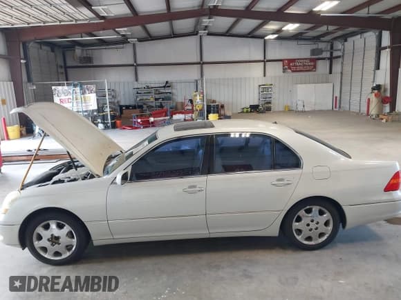 ✅ 2001 Lexus LS 430 • VIN: JTHBN30F410025189 • Lot: 42996702. Listed on IAAI with 265,940 mi. Free auction sales archive from the USA and detailed vehicle history report at DreamBid. Image 12.