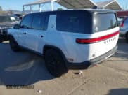 ✅ 2023 Rivian R1S Adventure • VIN: 7PDSGABA6PN017536 • Lot: 43881106. Wystawiony na IAAI z przebiegiem 21 072 mil. Bezpłatny archiwum sprzedaży aukcyjnych z USA i szczegółowy raport historii pojazdu na DreamBid. Zdjęcie 3.