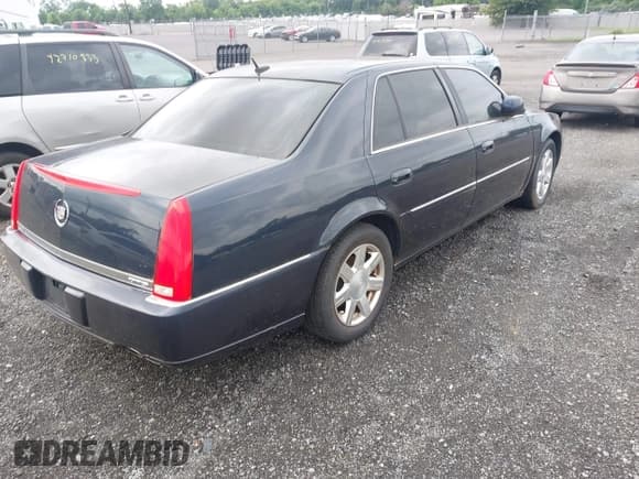✅ 2007 Cadillac DTS Luxury II • VIN: 1G6KD57Y47U187559 • Lot: 42715071. Listed on IAAI with 106,196 mi. Free auction sales archive from the USA and detailed vehicle history report at DreamBid. Image 4.