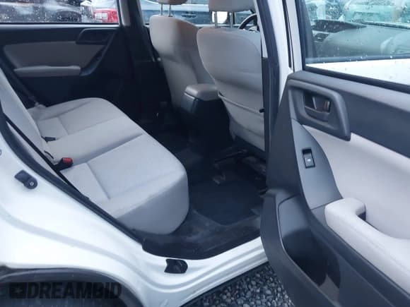 ✅ 2015 Subaru Forester 2.5i • VIN: JF2SJAAC2FH569318 • Lot: 43642043. Wystawiony na IAAI z przebiegiem 97 108 mil. Bezpłatny archiwum sprzedaży aukcyjnych z USA i szczegółowy raport historii pojazdu na DreamBid. Zdjęcie 19.