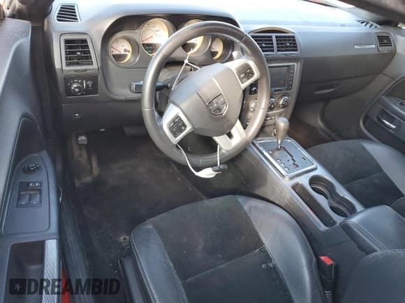 ✅ 2014 Dodge Challenger R/T 100th Anniversary Appearance • VIN: 2C3CDYBTXEH123710 • Lot: 62761854. Wystawiony na Copart z przebiegiem 119 532 mil. Bezpłatny archiwum sprzedaży aukcyjnych z USA i szczegółowy raport historii pojazdu na DreamBid. Zdjęcie 8.