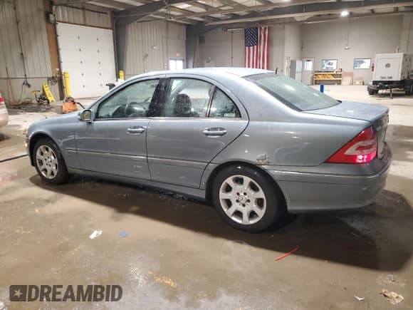 ✅ 2005 Mercedes-Benz C 320 • VIN: WDBRF84J15F662342 • Lot: 44009115. Wystawiony na Copart z przebiegiem 172 017 mil. Bezpłatny archiwum sprzedaży aukcyjnych z USA i szczegółowy raport historii pojazdu na DreamBid. Zdjęcie 2.
