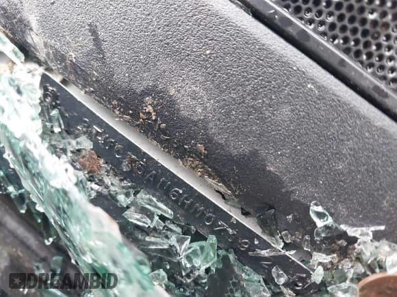 ✅ 2017 Toyota Tacoma SR5 • VIN: 3TMCZ5AN6HM073912 • Lot: 39958507. Wystawiony na IAAI z przebiegiem 171 178 mil. Bezpłatny archiwum sprzedaży aukcyjnych z USA i szczegółowy raport historii pojazdu na DreamBid. Zdjęcie 9.