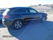 ✅ 2020 Mercedes-Benz GLC 300 • VIN: WDC0G8EB3LF715726 • Lot: 43585731. Wystawiony na IAAI z przebiegiem 127 276 mil. Bezpłatny archiwum sprzedaży aukcyjnych z USA i szczegółowy raport historii pojazdu na DreamBid. Zdjęcie 4.