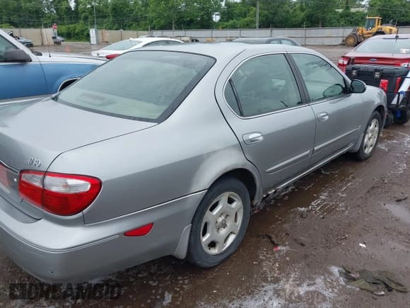 ✅ 2001 Infiniti I30 Luxury • VIN: JNKCA31A91T035878 • Lot: 42615867. Listed on IAAI with 231,434 mi. Free auction sales archive from the USA and detailed vehicle history report at DreamBid. Image 4.