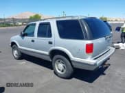 ✅ 1995 Chevrolet Blazer • VIN: 1GNDT13W2S2203162 • Lot: 42863351. Wystawiony na IAAI z przebiegiem 139 555 mil. Bezpłatny archiwum sprzedaży aukcyjnych z USA i szczegółowy raport historii pojazdu na DreamBid. Zdjęcie 3.