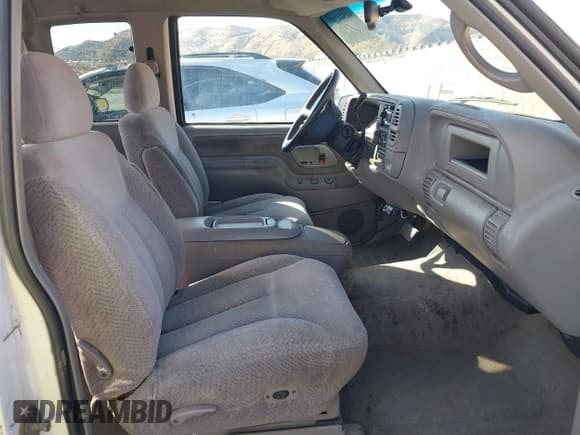 ✅ 1997 GMC Sierra 2500 • VIN: 1GTGC29F0VE530973 • Lot: 41544294. Wystawiony na IAAI z przebiegiem 225 486 mil. Bezpłatny archiwum sprzedaży aukcyjnych z USA i szczegółowy raport historii pojazdu na DreamBid. Zdjęcie 5.