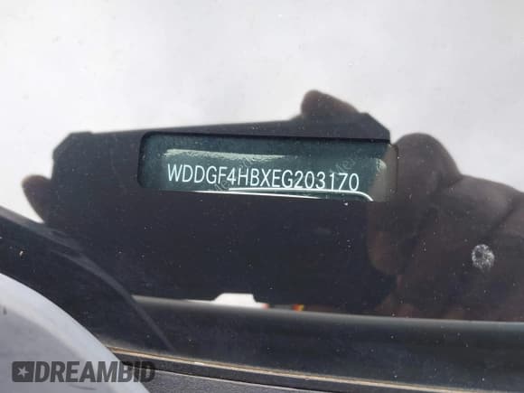✅ 2014 Mercedes-Benz C 250 Sport • VIN: WDDGF4HBXEG203170 • Lot: 43379040. Wystawiony na IAAI z przebiegiem 112 411 mil. Bezpłatny archiwum sprzedaży aukcyjnych z USA i szczegółowy raport historii pojazdu na DreamBid. Zdjęcie 17.