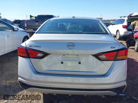 ✅ 2024 Nissan Altima SV • VIN: 1N4BL4DV3RN420712 • Lot: 43598094. Listed on IAAI with 28,173 mi. Free auction sales archive from the USA and detailed vehicle history report at DreamBid. Image 16.