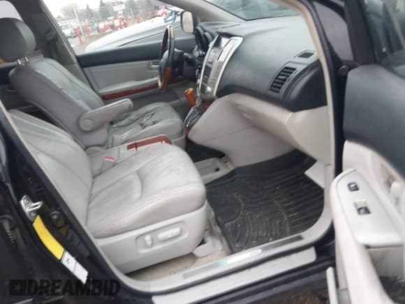 ✅ 2004 Lexus RX 330 • VIN: JTJHA31U640059527 • Lot: 43805759. Wystawiony na IAAI z przebiegiem 260 913 mil. Bezpłatny archiwum sprzedaży aukcyjnych z USA i szczegółowy raport historii pojazdu na DreamBid. Zdjęcie 5.