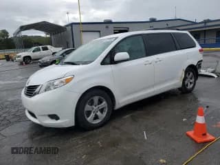 ✅ 2013 Toyota Sienna LE • VIN: 5TDKK3DC4DS343440 • Lot: 85775955. Listed on Copart with 181,115 mi. Free auction sales archive from the USA and detailed vehicle history report at DreamBid. Image 1.