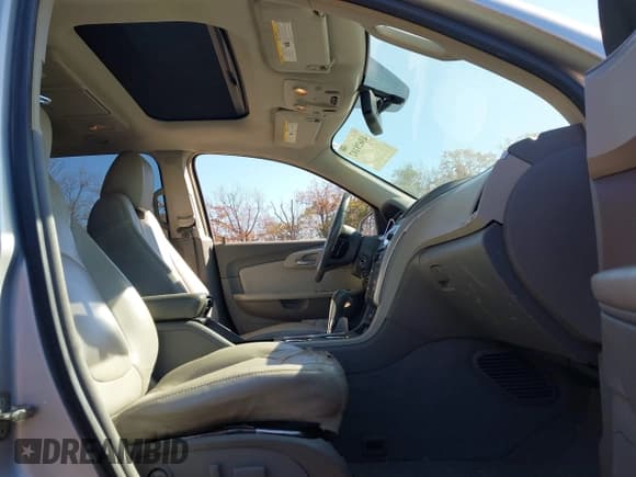 ✅ 2009 Chevrolet Traverse 1LT • VIN: 1GNEV23D69S119052 • Lot: 43628102. Wystawiony na IAAI z przebiegiem 133 755 mil. Bezpłatny archiwum sprzedaży aukcyjnych z USA i szczegółowy raport historii pojazdu na DreamBid. Zdjęcie 5.