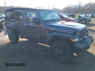 ✅ 2024 Jeep Wrangler Willys • VIN: 1C4PJXDG7RW330059 • Лот: 41632245. Опубликован ранее на IAAI с пробегом 4 929 миль. Бесплатный доступ к архиву аукционных продаж из США и подробный отчёт об истории автомобиля на DreamBid. Изображение 1.