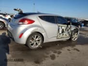 ✅ 2017 Hyundai Veloster • VIN: KMHTC6AD9HU319292 • Lot: 75811954. Wystawiony na Copart z przebiegiem 105 702 mil. Bezpłatny archiwum sprzedaży aukcyjnych z USA i szczegółowy raport historii pojazdu na DreamBid. Zdjęcie 3.