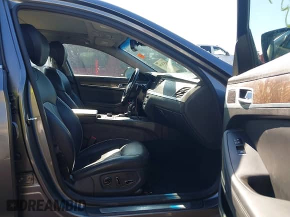 2015 Hyundai Genesis 3.8L z VIN KMHGN4JEXFU022795, wystawiony jako IAAI lot #43170791 z przebiegiem 128 649 mil mil oraz . Historia ofert i sprzedaży dostępna na DreamBid. Obrazek 5.