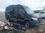 ✅ 2019 Mercedes-Benz Sprinter Passenger • VIN: WDZPF0CD4KP125864 • Lot: 39110594. Wystawiony na IAAI z przebiegiem 25 697 mil. Bezpłatny archiwum sprzedaży aukcyjnych z USA i szczegółowy raport historii pojazdu na DreamBid. Zdjęcie 1.