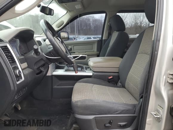 ✅ 2010 Dodge 1500 Sport • VIN: 1D7RV1CT8AS251588 • Lot: 88196645. Wystawiony na Copart z przebiegiem 149 677 mil. Bezpłatny archiwum sprzedaży aukcyjnych z USA i szczegółowy raport historii pojazdu na DreamBid. Zdjęcie 7.