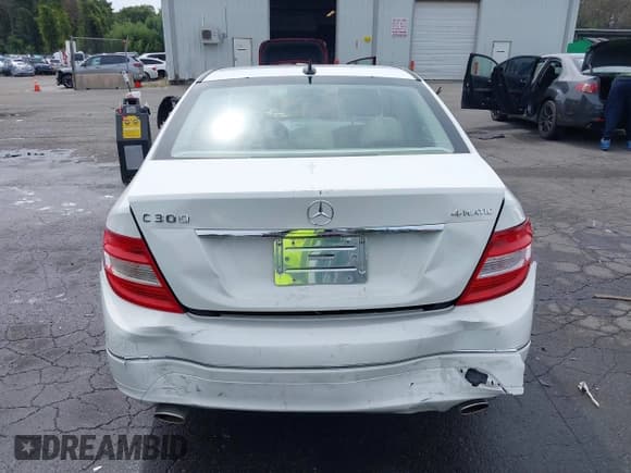 ✅ 2011 Mercedes-Benz C 300 Sport • VIN: WDDGF8BB5BR162625 • Lot: 43158084. Listed on IAAI with 109,454 mi. Free auction sales archive from the USA and detailed vehicle history report at DreamBid. Image 17.