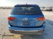 ✅ 2020 Volkswagen Tiguan SE • VIN: 3VV3B7AX5LM100738 • Lot: 81005445. Wystawiony na Copart z przebiegiem 64 616 mil. Bezpłatny archiwum sprzedaży aukcyjnych z USA i szczegółowy raport historii pojazdu na DreamBid. Zdjęcie 6.