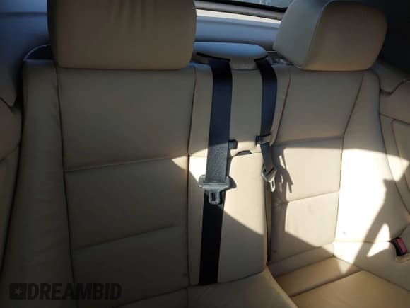 ✅ 2006 BMW 3 Series 330Ci • VIN: WBABW53476PL54002 • Lot: 43685334. Wystawiony na IAAI z przebiegiem 91 671 mil. Bezpłatny archiwum sprzedaży aukcyjnych z USA i szczegółowy raport historii pojazdu na DreamBid. Zdjęcie 8.