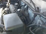 ✅ 1998 Toyota RAV4 • VIN: JT3GP10V5W7028005 • Lot: 43109289. Wystawiony na IAAI z przebiegiem 230 643 mil. Bezpłatny archiwum sprzedaży aukcyjnych z USA i szczegółowy raport historii pojazdu na DreamBid. Zdjęcie 12.