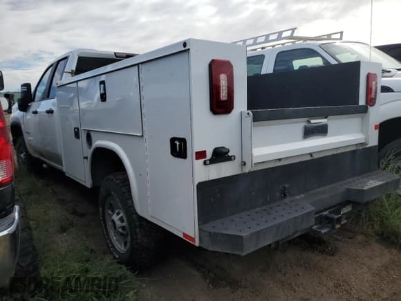 ✅ 2023 Chevrolet Silverado 2500HD • VIN: 1GB5YLE73PF180513 • Lot: 86586845. Wystawiony na Copart z przebiegiem 70 899 mil. Bezpłatny archiwum sprzedaży aukcyjnych z USA i szczegółowy raport historii pojazdu na DreamBid. Zdjęcie 2.
