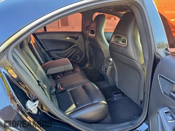 ✅ 2016 Mercedes-Benz CLA 250 • VIN: WDDSJ4EB5GN313524 • Lot: 95901895. Wystawiony na Copart z przebiegiem 145 724 mil. Bezpłatny archiwum sprzedaży aukcyjnych z USA i szczegółowy raport historii pojazdu na DreamBid. Zdjęcie 11.