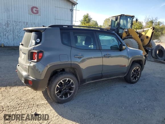 ✅ 2023 Jeep Renegade Trailhawk • VIN: ZACNJDC16PPP22010 • Lot: 84581195. Wystawiony na Copart z przebiegiem 14 569 mil. Bezpłatny archiwum sprzedaży aukcyjnych z USA i szczegółowy raport historii pojazdu na DreamBid. Zdjęcie 3.