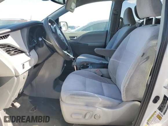 ✅ 2020 Toyota Sienna LE • VIN: 5TDKZ3DC9LS059540 • Lot: 91103085. Listed on Copart with 113,495 mi. Free auction sales archive from the USA and detailed vehicle history report at DreamBid. Image 7.