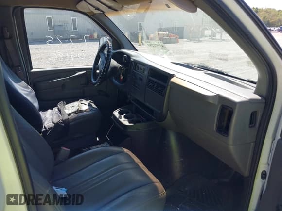 ✅ 2003 Chevrolet Express Cargo • VIN: 1GCHG35UX31146643 • Lot: 43101289. Listed on IAAI with 204,618 mi. Free auction sales archive from the USA and detailed vehicle history report at DreamBid. Image 5.