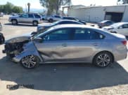 ✅ 2023 Kia Forte LXS • VIN: 3KPF24AD7PE672054 • Lot: 41841524. Wystawiony na IAAI z przebiegiem 50 022 mil. Bezpłatny archiwum sprzedaży aukcyjnych z USA i szczegółowy raport historii pojazdu na DreamBid. Zdjęcie 14.