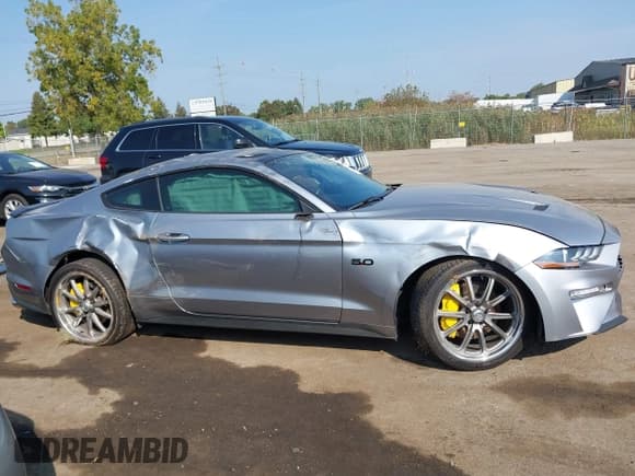 ✅ 2022 Ford Mustang GT Premium • VIN: 1FA6P8CF1N5137713 • Lot: 43262122. Listed on IAAI with 7,552 mi. Free auction sales archive from the USA and detailed vehicle history report at DreamBid. Image 14.